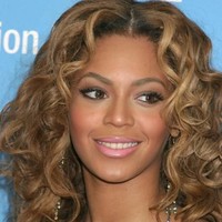 Dari foto lamanya membuktikan bahwa penyanyi 37 tahun itu tak menua. Justru di foto 2004 ini penampilan Beyonce tampak lebih tua dibanding kini.  Foto: Getty Images