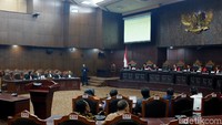 MK memutuskan diadakannya Pilkada ulang pemilihan Bupati dan Wakil Bupati Sampang. Pemungutan suara ulang (PSU) harus dilakukan dengan catatan perbaikan daftar pemilih tetap (DPT) di kabupaten tersebut.