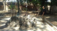 Bentuk sumurnya tidak jauh berbeda dengan sumur biasanya. Namun di sumur tersebut terdapat hiasan berupa batu karang (Sudirman Wamad/detikTravel)
