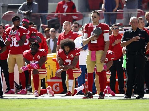 Colin Kaepernick, atlet football yang jadi model iklan Nike 'Just Dot It.' 