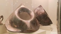 Bingkai dari Hajar Aswad yang kini sudah tak dipakai lagi