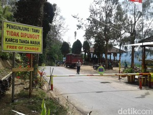 Papan Larangan Pungli Dipasang untuk Lindungi Turis Kawah Ijen