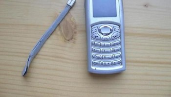 Samsung tahun 2000an belum bicara terlalu banyak di jagat ponsel Indonesia. Tapi produknya lumayan banyak termasuk C100 ini. Foto: UnwiredView