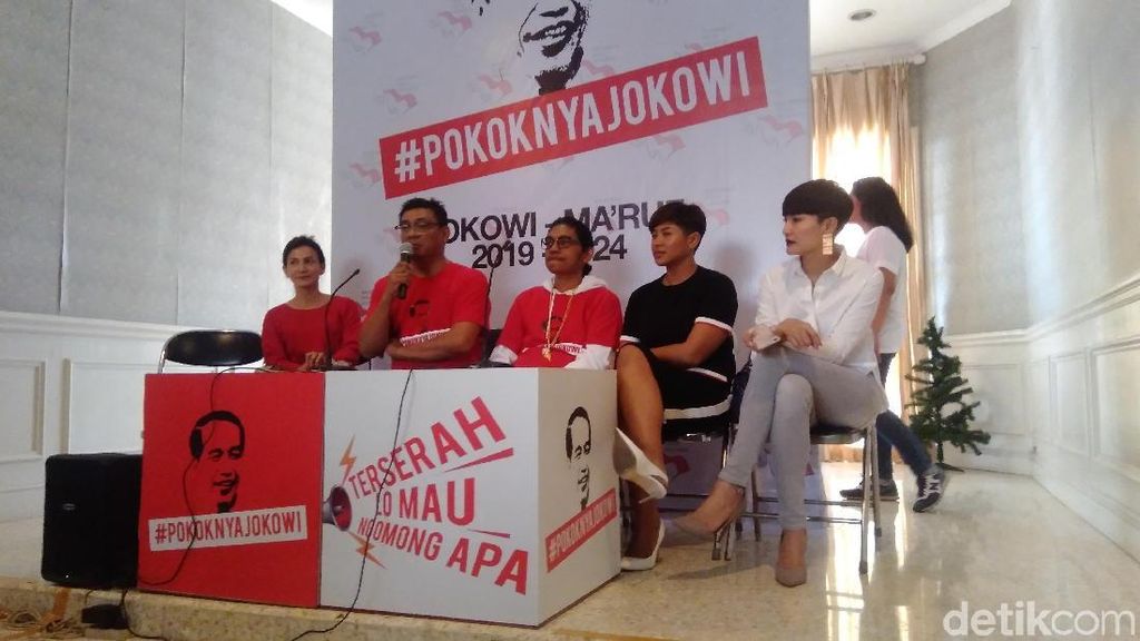 Wanda Hamidah-Dira Sugandi Deklarasi Pokoknya Jokowi Wanda Hamidah-Dira Sugandi Deklarasi Pokoknya Jokowi