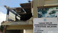 Sampai hari ini, Fauzi bersama pejabat di Provinsi Sumatra Selatan terus berupaya untuk bernegosisasi. Sampai akhir bulan September, jika tidak ada kata sepakat  maka rumah akan digugat ke pengadilan setempat.