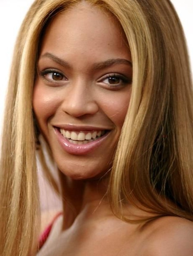 Di 2003, Beyonce memulai debut solonya. Saat itu ia menyanyikan hits lagu Dangerously in Love. Inilah penampilan Beyonce di tahun itu.  Foto: Getty Images