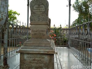 Asal-usul Makam Gantung di Blitar yang Bikin Penasaran