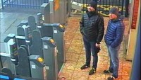 Dalam foto ini, Alexander Petrov dan Ruslan Boshirov terekam CCTV sedang berada di Stasiun Salisbury pada 3 Maret 2018, sehari sebelum Skripal dan putrinya terpapar Novichok. Foto: Metropolitan Police handout via REUTERS