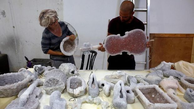 Sihir dari Laut Mati Hasilkan Patung Mengagumkan