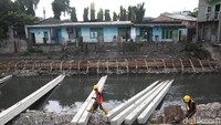 Kepala Dinas Sumber Daya Air DKI Jakarta, Teguh Hendrawan mengatakan, normalisasi Kali Grogol ini akan dilakukan sepanjang 1.600 meter dan ditargetkan selesai pada 10 Desember 2018.