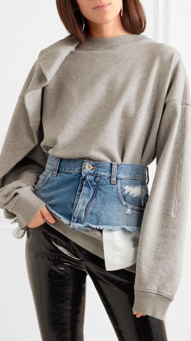 Ikat pinggang sobekan jeans dari label Unravel Project. 