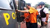 Atas perbuatan itu, para pelaku mafia tanah ini ditetapkan sebagai tersangka dan dikenakan pasal 263 tentang pemalsuan surat, Pasal 264 tentang Pemalsuan Akta Otentik, Pasal 266 KUHP tentang menyuruh menempatkan keterangan palsu ke dalam sesuatu akte autentik juncto Pasal 55 KUHP dengan ancaman hukuman enam tahun penjara.