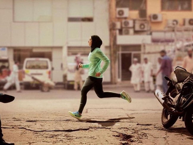 Tentu saja ini bukan kali pertamanya kontroversi membayangi iklan raksasa produk olahraga AS itu. Nike pernah jadi bulan-bulanan di media sosial setelah menampilkan perempuan Arab berhijab sedang berolahraga. (Foto: Dok. Nike)