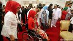 So Sweet! Kang Emil Dorong Kursi Roda Istri Saat Pelantikan