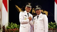 Tepat hari ini Ganjar Pranowomo dan wakilnya Gus Yasin dilantik menjadi Gubernur dan Wakil Gubernur Jawa Tengah oleh Presiden Jokowi. Selamat melanjutkan memimpin Jawa Tengah! (Rengga Sancaya/detikcom)