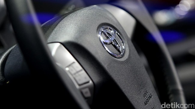 Reaksi Toyota Cs Soal Aturan Mobil Listrik yang Diteken Jokowi