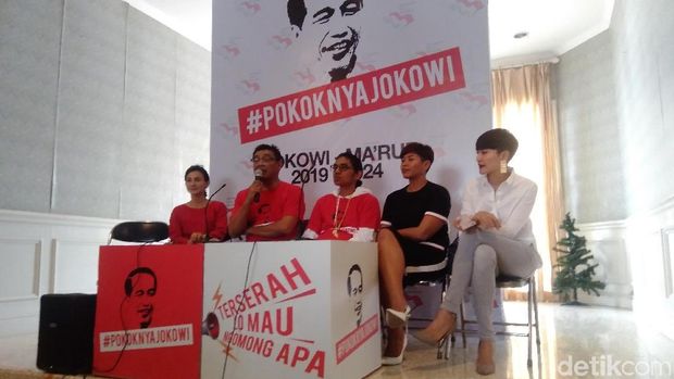 Wanda Hamidah-Dira Sugandi Deklarasi Pokoknya Jokowi