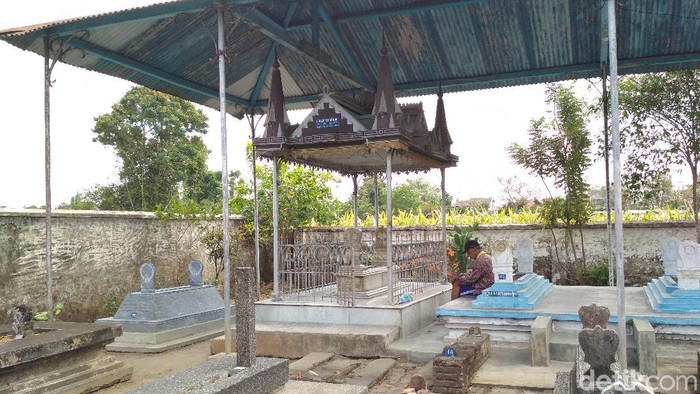 Makam Tak Biasa Pemilik Ajian Pancasona, Tergantung di Atas Tanah