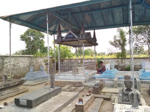 Makam Tak Biasa Pemilik Ajian Pancasona, Tergantung di Atas Tanah