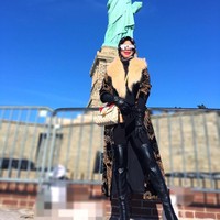 Kecintaan Sucianti terhadap fashion terlihat dari gayanya sehari-hari. Ia kerap disebut sosialita hijabers karena memakai barang-barang branded. Tas Gucci yang ia pakai ini memiliki harga ratusan juta. Foto: Instagram/sss.suci