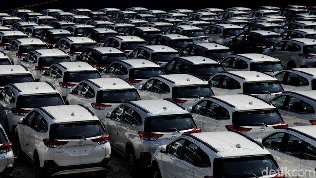 Jokowi Permudah Ekspor Mobil Demi Neraca Dagang Kinclong
