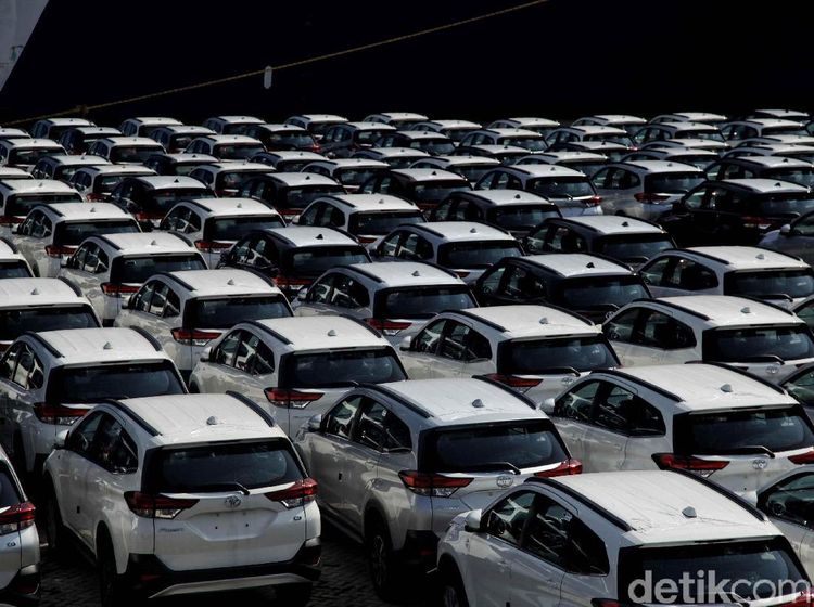 Penampakan Mobil Toyota Siap Ekspor di Pelabuhan