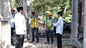 Saat Jokowi Blusukan ke Proyek Rumah Tahan Gempa di Lombok
