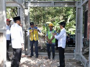Saat Jokowi Blusukan ke Proyek Rumah Tahan Gempa di Lombok