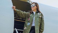 Maia juga kerap berpergian dengan pesawat jet pribadi yang biaya sewanya bikin geleng-geleng. Foto: Instagram @ maiaestiantyreal