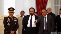 Surya Paloh juga terlihat hadir.