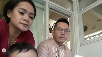 Mereka masih terlihat mesra dan kompak di foto tersebut. Dok. Instagram/shezy_idris