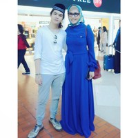 Bukan pertama kalinya Maia mengenakan pattern scarf tersebut. Saat berangkat umroh tahun 2017 lalu, Maia tampil mengenakan scarf yang sama. Kala itu ia berangkat umroh bersama anak bungsunya. Foto: Instagram/MaiaEstiantyReal