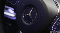 Spesifikasi dan Harga Mercedes-Benz Ibu-ibu Pengutil Cokelat di Alfamart