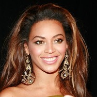 Semakin tahun, nama Beyonce semakin meroket. Terlebih setelah ia menikah dengan Jay Z di 2008. Ini penampilan Beyonce di 2009. Gaya rambut disasak ke belakang seperti ini bahkan masih sering ia pakai saat tampil di karpet merah hingga kini.  Foto: Getty Images