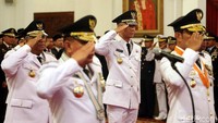 Gubernur-wakil gubernur terpilih yang dilantik yakni Nurdin Abdullah-Sudirman Sulaiman (Sulsel), Edy Rahmayadi-Musa Rajekshah (Sumut), Ali Mazi-Lukman Abunawas (Sultra), Ganjar Pranowo-Taj Yasin Maimoen (Jateng), I Wayan Koster-Tjokorda Oka Artha Ardhana Sukawati (Bali), Sutarmidji dan Ria Norsan (Kalbar), Viktor Bungtilu Laiskodat-Josef Nae Soi (NTT), Lukas Enembe dan Klemen Tinal (Papua), Ridwan Kamil-Uu Ruzhanul Ulum (Jabar).