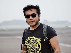 Ngevlog, Erix Soekamti Ungkap Ada Kejadian Aneh di Makam Andi Seventeen