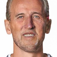 Harry Kane diprediksi dokter bedah plastik ternama London, tidak akan mengalami perubahan cukup berarti pada wajahnya saat menua. Di usia 60 tahun, hanya akan ada sedikit kerutan di wajah dan rambut yang sedikit memutih. Hal itu bisa terjadi karena kapten timnas Inggris ini menjalani gaya hidup sehat dan rajin olahraga. Foto: Dok. Daily Mail