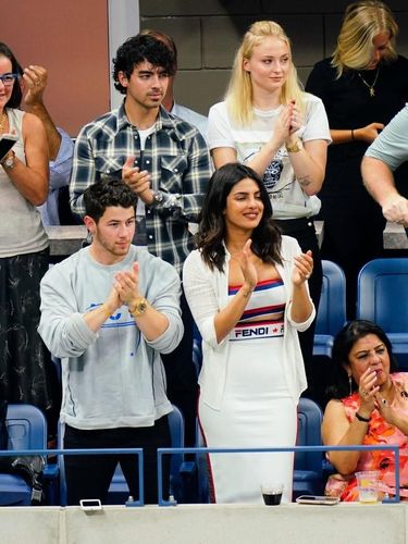 Priyanka Chopra, Nick Jonas, Joe Jonas dan Sophia Turner