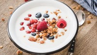 Mereka yang hobi menyantap yogurt saat sarapan, memiliki kepribadian yang sangat memperhatikan penampilan dan bentuk tubuh. Mereka juga trendi, dan modern. Foto: iStock