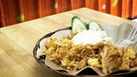 Ayam geprek di kedai ini bukan hanya bisa dinikmati dengan nasi hangat tapi juga dengan mie instan. Ayam Keprabon menawarkan geprek dengan level pedas yang bisa dipilih sesuai selera. Bisa juga cicip ayam geprek dengan keju mozarella. foto : instagram @ayamkeprabonexp.jembatanlima