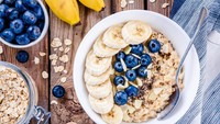 Bagi Anda yang suka sarapan dengan oatmeal, itu artinya Anda memiliki kepribadian yang solid dan teratur. Anda juga penggemar makanan sehat. Foto: iStock