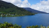 Trek pertama paling berbahaya yakni di KM 5 sampai KM 18 karena terdapat jurang terjal dan rusak jalannya jika dari Kota Manokwari. Trek kedua ada di wilayah Apui dan ketiga ada di Jalur Gunung maut. Pemandangan danau Anggi Gida (Masaul/detikTravel)