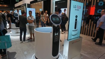 Butuh robot pelayan pribadi? ServeBot siap melayani dengan menyajikan berbagai makanan dan minuman. Foto: Muhamad Imron Rosyadi/detikINET