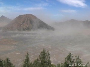 Badai Pasir di Bromo Diperkirakan Hingga Sepekan ke Depan