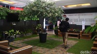 Fasilitas ruang tunggu dan bersantai juga ada.