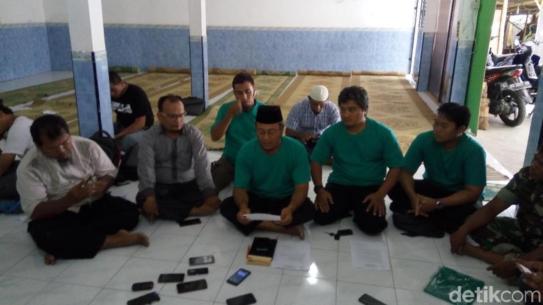 Jalan Sehat Ahmad Dhani Bareng dengan Kirab Atlet Asian Games Jalan Sehat Ahmad Dhani Bareng dengan Kirab Atlet Asian Games