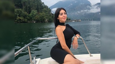 Para Wanita Cantik Pendamping Pemain MU dan Juventus