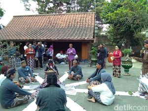 Di Makam Pendiri Mataram, Sajojo Doakan Jokowi Presiden Lagi
