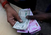 Gubernur Bank Sentral Diberitakan Mundur, Rupee Anjlok