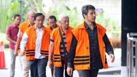 Total 41 anggota DPRD Kota Malang ditahan KPK karena salah satunya menerima uang suap Rp 700 juta dan gratifikasi Rp 5,8 miliar, pengesahan Ranperda tentang Perubahan APBD Malang 2015.